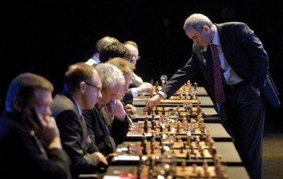 Шахматный гений – гроссмейстер политической аналитики