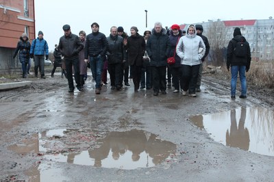 «Константиновское»: народный сход и экскурсия для чиновников