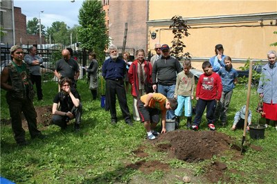 "Древо Арескина - скверу Спегальского": акция в сквере на углу Съезжинской и Благоева