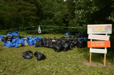Лагерь "Просвет": на озерах в Токсово мусор собирали отдельно