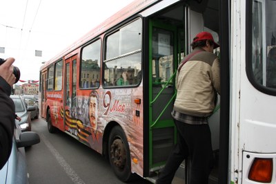 Что думают об автобусе с рекламой Сталина законодатели и омбудсмен Петербурга?