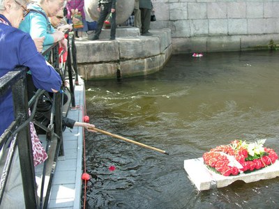 "Мемориал" 27-й раз проводит акцию поминовения на набережной Робеспьера