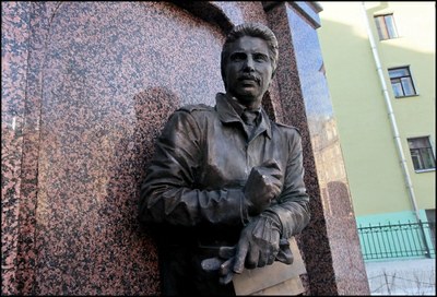 В Петербурге открыли памятник Михаилу Маневичу