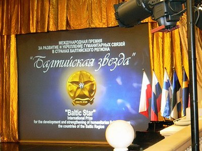 Славомир Мрожек награжден "Балтийской звездой"